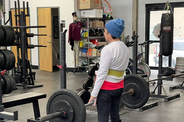 er finishes a deadlift